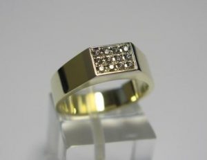 Žiedas Nr.23 (iš geltono ir balto aukso, su brangakmeniais)