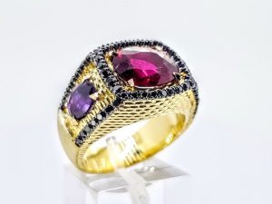 Vyriškas žiedas Nr.59 ( iš aukso, puoštas rubinais ir briliantais)