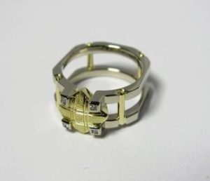 Žiedas Nr.6 (modernus, iš dviejų spalvų aukso arba platinos)
